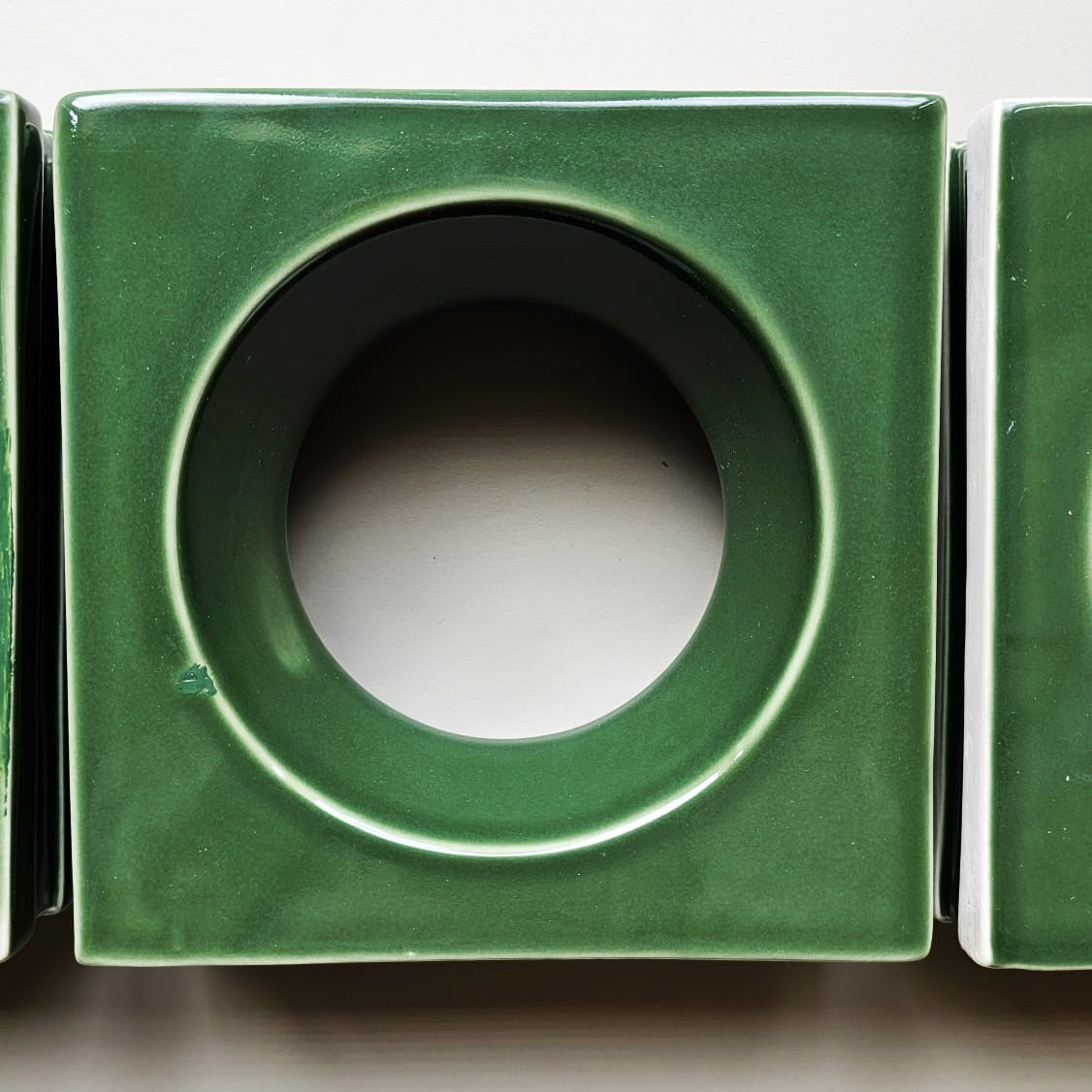 Rónn - Shiny Green - Let op: touch ups.